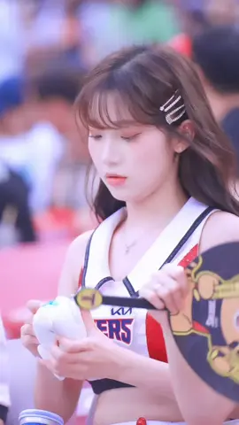 Reaction beautiful 😍  #beautiful #cute #sportgirl #pretty #fypシ゚viral #cheerleader #dance #leejueun #girls 