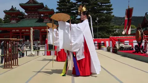 Miko from the Heian Jingū performing a ”kagura dance” in honour of Emperor Kamnu (reign 30 April 781 – 9 April 806). Heian Jingū is in Kyoto, it enshrines Emperor Kanmu, ( Born 4 February 736-Died 9 April 806 (aged 70)) and Emperor Kōmei (Reign 10 March 1846 – 30 January 1867, Born 22 July 1831-Death 30 January 1867) the shrine was established on March 15th, 1895. #tags #fyp #viral #japanese #japaneseculture #History #japan 