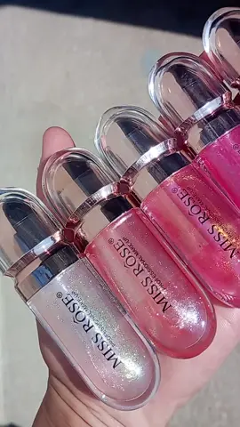 Lip Gloss Crystal Miss Rosê 💕 Muito brilho para realçar seus lábios 💋  #lojaonline #lojademaquiagem #makes #lipgloss #missrose #brilho #tiktok #reels__tiktok #sjc 