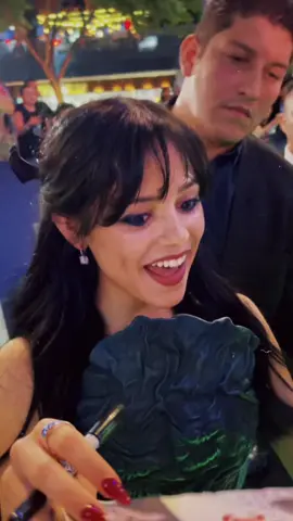 🖤 cuando Jenna Ortega firmó mi Funko Pop de Wednesday 🖤#jennaortega #jennaortegawednesday #wednesdayaddams #TimBurton #beetlejuice #beetlejuicebeetlejuice 