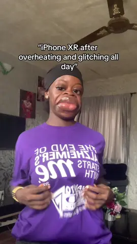 😔 #_simplymeelah #donttouchmechallenge #iamafire #overheatingphone #hotphone #glitching #pleasetrend #iphonexr 