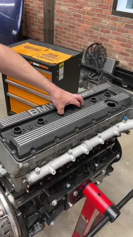 BMW E34 M5 Valve Cover Installation #gearwrenchpartner #bmw #cars #automotive #cartok #restoration #DIY @gearwrenchtools 