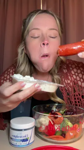 Costco veggie tray for meal prep #lunchatwork #eatlunchwithme #mustard #applesausage #veggieswithmustard #asmr #crunchy #crunchylunch #healthyrecipes #healthylifestyle #chickensausage #applechickensausage #mukbang #electrolytes #pov #lunchchat  #cottagecheese    #lunch #blueraspberryelectrolytes  #chickenapplesausagewithmustard #tiffanyplate  Search Amazon for Blue Raspberry Electrolytes for this blue hydration drink. (linked in my storefront too to make it easier to find) 