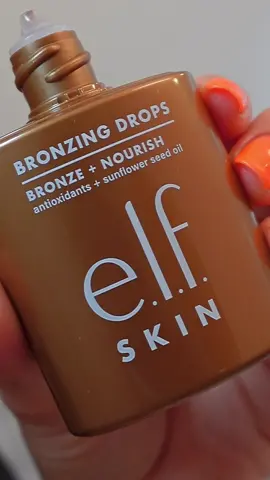Looking for a DUO that’s going to give you that everyday glowy makeup look?  LOOK NO FURTHER the ELF Holy Hydration & Bronzing Drops will do exactly that.  Mixing these two products will give you a glowing complexion & hydrate your skin as well!  @elfcosmetics 