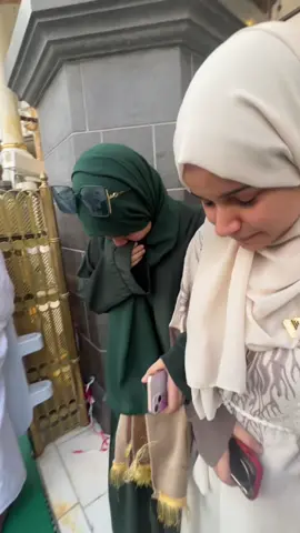 My sister's reaction when they saw the Kaaba 🕋 for the first time ♥️@arnouba @ameny_mhadhby #مكة_المكرمة #fypシ #saoudiarabia🇸🇦 
