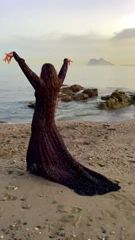 #mariamlaterremoto #baile #bailes #flamenco #orobroy #playa #alcaidesa #alcaidesabeach 