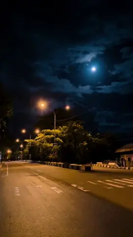 Jalan deng Hati bersaing ale.. Sunyi samaaa 😫 .. .. .. #lagutimur #laguambon #mithatalahatu #jangpaksa #bulan #moon #ambon #ambonmanise #ambonpride🏝🔥 #malukupride🏝🔥 #fypシ #foryou #xyzbca #masukberanda  @Mitha Talahatu 