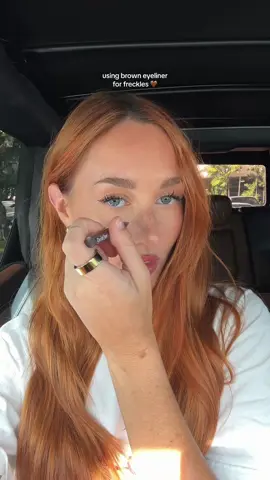 very demure #fakefreckles #browneyeliner #makeuphack #verydemure #nyxeyeliner #nyxcosmetics #drugstoremakeup 