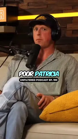 Sisterhood of the travelling Airpod Maxes 😂