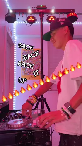 i did not expect that😭 #dj #mashup  #usher #50cent #transition #transition @Lil Jon @Ying Yang Twins @50 Cent @Usher Raymond @Ludacris @Petey Pablo @Juvenile @Lil Wayne @Mannie Fresh @AlphaTheta / Pioneer DJ USA @Chauvet DJ 