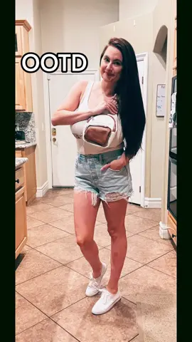 OBSESSED WITH THIS PURSE 💕 #purse #fashion #tiktokshop #tiktokshopaffiliate #affiliatemarketing #OOTD #mom #buyit #clicktok #handbag #overtheshoulder 