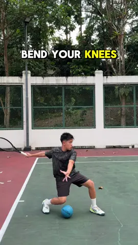 It is crucial to bend your knees when executing the tennis forehand 😎🔥 Good knee bend on waist height level balls ensures you get down below the tennis ball 🎾, allowing you to hit higher percentage shots over the net as bending your knees create a lift to the tennis ball 🤩✅ Simple tennis drills to perfecting the knee bend: 1. Medicine ball drill (lower your body till your back leg touches the medicine ball, and gradually come up as you swing your tennis racket) ✅ 2. Bench drill (ensure your backside touches the bench on preperation, forcing you to be lower than the ball to create the lift when you execute the tennis forehand) ✅ This is your online tennis coach, Coach Chris and to all my tennis players out there, keep having fun and improve your tennis game 🏆💪 #tennis #tenniscoach #tennissingapore #tennisplayers 