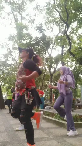 #fypシ#mencoba ikutan gabung Olahraga aerobik 💪