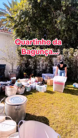 Não costumo mostrar esse ambiente... veja até o final.  Mas esse eu tive que gravar. Adeus ao termo quartinho da bagunça! Todo mundo tem um ambiente que utiliza para guardar inúmeras categorias e por ter muitas categorias acaba não alinhado elas as necessidades do ambiente e frequência de uso, ganhando então o famoso nome QUARTINHO DA BAGUNÇA. Não importa o tamanho desse quartinho e muito menos o que tem nele, a organização transforma, modifica e traz paz. Nesse quartinho tinha: brinquedos, decoração temática, materiais de artesanato, bebidas, galões para armazenar água do poço, itens para fabricação de cerveja, produtos de limpeza, ferramentas, descartáveis, recordação entre outros. E ela encontrará facilmente qualquer item de qualquer categoria, afinal a organização gerou essa praticidade. O feedback dela diz o quanto ficou satisfeita com o resultado de acordo com as exigências dela. #organizacao #personalorganizer #organizar  #organizer #organizando 