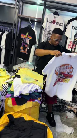 🚨 Grosses opportunités d’affaires💯 chez Rica Shipping 🚨 uniquement les Achats en gros ‼️  Prix cadeaux 🔥 ▪️Groupages de T-shirts Qualité premium  : *De 1-40 t-shirts = 3500 f* *De 40-50 t-shirts= 3200f* *De 50-70 t-shirts=3000f* *De 70-100 t-shirts=2900f*  *De 100-200 t-shirts=2800f* ▪️Groupages de T-shirts qualité moyenne : *De 1-50 t-shirts=2600f* *De 50-100 t-shirts=2600f* *De 100-200 t-shirts=2300f* *De 200-1000 t-shirts=2000f* N’est ce pas un prix cadeau ça ⁉️🤩Oui , vous avez droit à des rabais. ✅ plus la quantité augmente moins le prix diminue(prix unitaire par pièce).🔥 Un bon plan pour 💯 de bénéfice .. Alors commandez dès maintenant ‼️. Rica shipping et tout son équipe dévouée vous offre un service de qualité, fiable et rapide. ☎️690077494  ☎️ +8619120514367