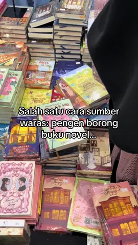 tag temen kamu yang baik itu dan beliin novel😭🤝 #rekomendasifiksi #fiksiremaja #alternateuniverse #novelfiksi #islamicbookfair #bazaar #rekomendasinovel #rainbookpublishing 