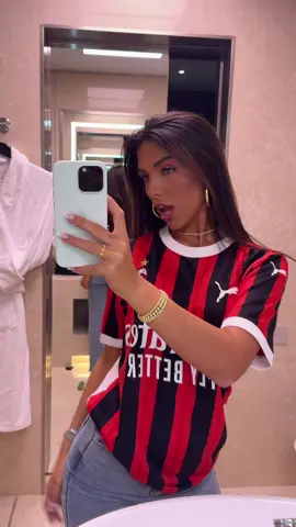 Wow what a badie!😍😍😍 #footballtiktok #girls #pyf #footballgirl #womensgame #elitegirls #acmilan #football #footballshirt #baddie 