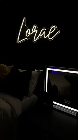dorm haul PART 1,2,3 > @zion loraè  rug > @zion loraè  vanity details > @zion loraè  FAQ: WALL ART - ROSS BEDDING - DUSK.COM  NEON SIGN- AMAZON 38’ #moveinday #dormtour #dormroom #dormdecor #pinterestinspired 