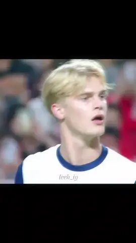 หล่อโว้ยยยยหน้าก็หล่อฟอร์มก็หล่อ!!#fyp #lucasbergvall #bergvall #football #spurs #tottenham #fypシ゚viral #foryou #ฟีดดดシ #นักบอลหล่อ #สเปอร์ส #PremierLeague 