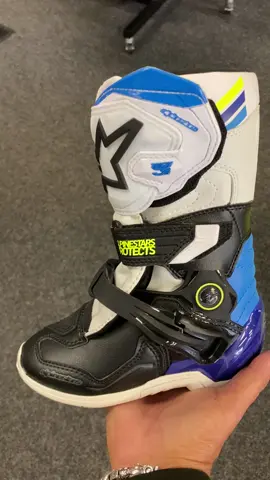 Kids alpinestars tech 3s starting in a kids uk9 😍😍