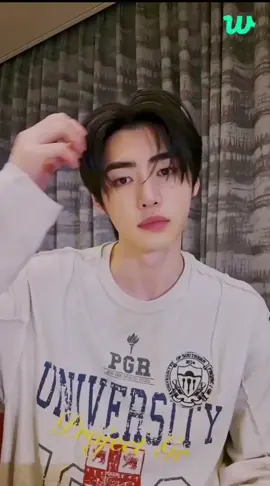 sunghoon weverse live #sunghoon #enhypen #weverselive #followers #engene #fyp #fypviral #viralvideo #foryou 