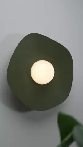 The Pearl Wall Light is a renter friendly light that attaches to your wall with command strips! The light is rechargeable, dimmable, has 3 color temps, a timer, and comes with a remote. Let us know what you think! #walldecor #accentlighting #3dprinting #3dprint #renterfriendly 