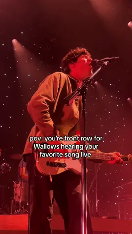 Sorry for the people around me when they played Uncomfortable #wallows #wallowsmusic #atlanta #modeltour @wallowsmusic @Wallows Info #music #braedenlemasters #dylanminnette #uncomfortable #wallowsconcert #wallowslive 