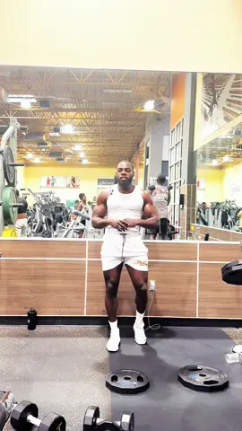 Leg day at the gym ‼️ #dumbellsquat #squat #gobletsquat #rdldeadlifts #workout #legworkout #lunges  #bstandquat 