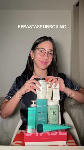 KERASTASE UNBOXINGGG Ustedes no saben la felicidaddd que tengo de haber aprovechado este descuentasooo que tenia el supply Beauty Must RD por ofertas de liquidacioness, yo estaba loca por empezar a utilizar los productos de @Kérastase porque sé que son TOP✨ Cual es su linea favoritaaaa de Kerastase? Algunos tips o recomendaciones? Según rumores, este sale vuelven a hacerlo en Diciembre, así que vayan ahorrando lo chelito de la merienda🤭👀 #kerastase #unboxing #kerastaseunboxing #haircare #cuidadodelcabello #hair #beautysupply #discounts #hairtok #cabellosaludable 
