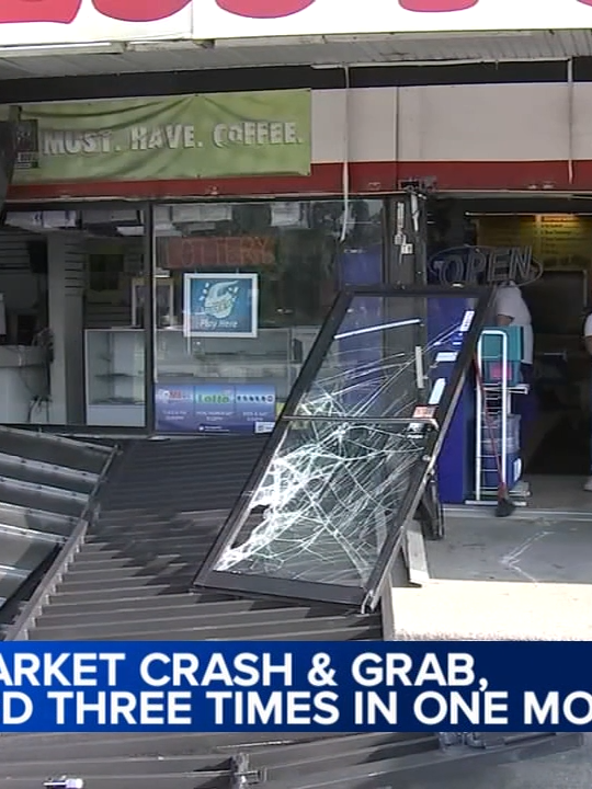 In less than 10 minutes, the suspects were gone with an ATM that store owners said had close to $100,000 inside. #news #fyp #chicago