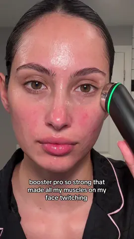 medicube booster pro so strong that made all my muscles twitching 😂 #medicube #medicubeboosterpro #medicubejellycream #skincareroutine #skintech #skincaretools #beautytech #antiaging #glowingskin #skincaregadgets #athomefacial #beautydevice 