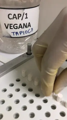 Sabiam que existem Cápsulas Veganas? É uma excelente opção para quem é intolerante a lactose, alérgico ao corante ou algum composto presente nos tipos mais comuns de cápsulas.💊 - - - #farmaciamanipulacao #farmaciamagistral #farmacia #tapiocaps #vegana #vegano #fy #fyp 