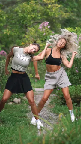 Reunited with my girl in our home state!💗 @kayla_bundy dc: @Zo #michigan #dance #whipyourhair 