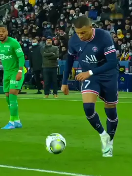 Trivela Passes in Football #foryou #viral #Soccer #fyp #footballtiktok #moments 