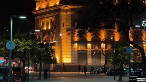 Escenas de una noche en nuestra hermosa Plaza Independencia ✨🌃 #casitadetucuman #tucuman #sanmigueldetucuman #plazaindependencia 
