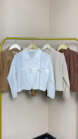 in collection ivone top outer linen. #wibgajian #kemeja #croptop #kemejacrop #rekomendasioutfit #croptopstyle #racuntiktok #fypシ゚viral #TikTokFashion #kemejakerja #kemejawanita #koreanstyle #outerlucu 