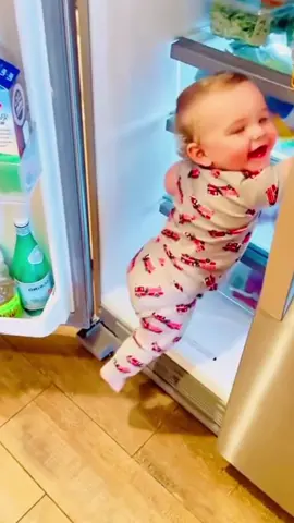 I’m just watching but not eating 👀 😋 #babies #baby #babiesoftiktok #funnybaby #cutebaby #parents #mom #momlife #kids 