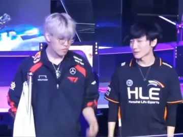 Giao lưu đó đây cùng Peanut 😅 lần này là Oner nhà bên 🤣 #Peanut #Hanwangho #peanutlol #Xiaohuasheng7 #Oner  #HLE #T1  ( Bản dịch luôn có sự nhét chữ , vui lòng coi cho vui )