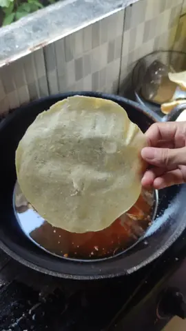 Proses Penggorengan Opak #singkong #opak #makanantradisional #makananjadul 