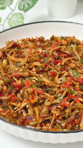 Resep Sambal Teri Hari ini aku pengen banget makan sambal teri… Kalau udah sambel teri makannya pasti tambah2 ini.. Bahan : 150 gr teri Bumbu iris : 6 bawang merah Bumbu halus : 3 bawang putih 8 cabe merah keriting 7 cabe ijo keriting 7 cabe rawit oren Cara masak nya lengkap ada di video yaa.. Jangan lupa bikin juga dan semoga suka yaa, teman2 ❤️ Jangan lupa follow @winnibarus untuk resep2 lainnya 🥰🥰 #sambalteri #sambelteri #resepsambal #resepsambalteri #resepsambelteri #resepmakanan #ideresepmasakan #idejualan #masakanpedas #resep #resepmasakan #reseprumahan #resepsederhana #masaksimpel #masakansederhana #masakanrumahan #masakan #resepnusantara #resepsimpel #resepmudah #reseppraktis #ideresepmasakan