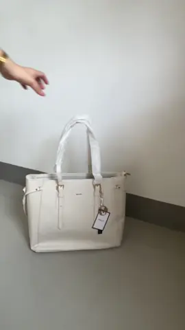 Mikana Namiko Plain Leather Tote Bag for Women office casual shoulder bag with zipper multi pockets ##mikana##bag##tote##whitebag##mikananamiko##leatherbag##schoolbag##officebag##perfectbag