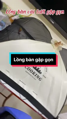 Lồng bàn đậy thực phẩm dễ dàng mở và xếp gọn chỉ bằng một thao tác đơn giản.  Sản phẩm được làm từ chất liệu vải lưới polyester mềm mại với khung chắc chắn.  #longbangapgon #longbandanang #longbanrutgon