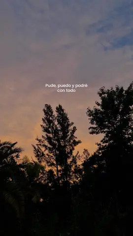 puedo hacerlo. . . . #atardecer #atardeceresperfectos #cielonaranja #nubesdetuciudad #amolanaturaleza #pazmental #vidatranquila #frasedeldia 