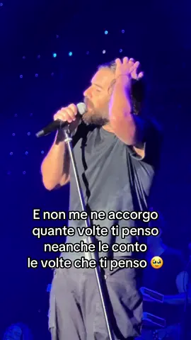 Poesia 🥹 @Tommaso Paradiso  #tommasoparadiso #paestum #concert #fyp #fypage #fypage #foryou #andiamoneiperte 