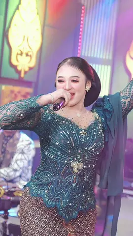 CIINAN BANA - NIKEN SALINDRY . Full Video On Youtube Channel Kembar Music Digital @kembarmusicdigital  . Support Partner By @nikens_entertainment  . #nikensalindry #nikensalindryterbaru #sanidynusantara #sanidylampung #nikensentertainment #nikensmusicdigital #kembarmusicdigital