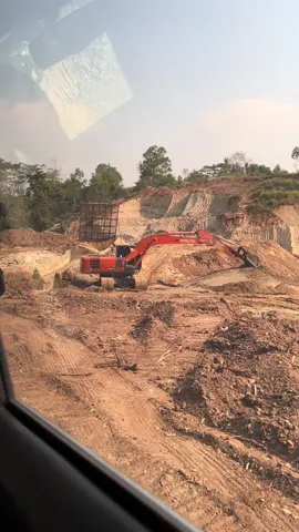 Memantau sampai ke ujung #salamkukubesi 🫡 #hitachi #hitachiexcavator dan terpantau #kobelco sudah ada besti  #excavator #excavatoroperator #tambangpasir #lingkarselatan  #fyi #cilegon 