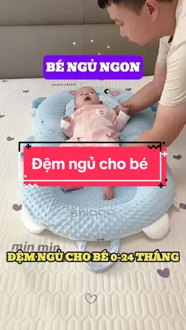 Đệm ngủ chung giường cho bé mới sinh chống giật mình tích hợp gối chống trào tam giác 30 độ bé ngủ ngon. #berong2024🐉 #chamtresosinh #mebauthongthai #rongvang2024 #besosinh #treem #hoclamme 