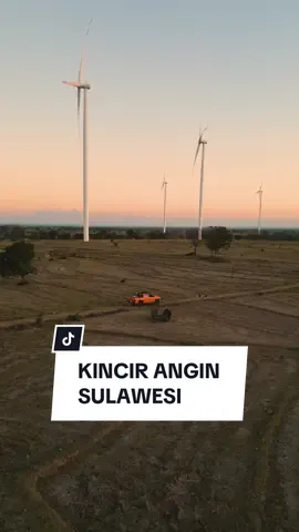 Membalas @rukman115 KINCIR ANGIN INI ADA DI INDONESIA! 🇮🇩  Kita udah mulai eksplor Sulawesi Selatan, ini di Jeneponto. Ada PLTB pake kincir angin yang gede banget 🔥 #Pro7xAcerAroundSulawesi 
