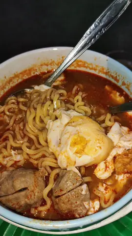 makan malam with mie wkwk #miekuah #food #mie #makananviral #makanan #makananpedas #fyp #CapCut 