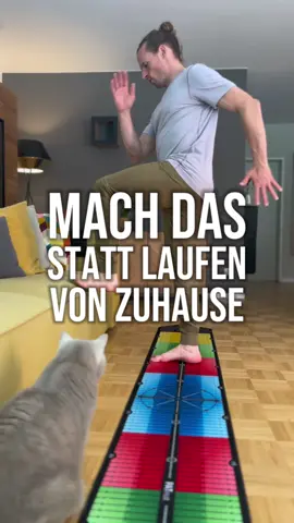 🏃🏽 KOMMENTIERE MATTE, wenn du mit der PATmat von zuhause durchstarten möchtest! 💪 Dieses kurze, aber intensive Home Workout ist ideal, um von zuhause aus fit zu bleiben und gleichzeitig etwas für deine Hüftmobilität und Ansteuerung, deine Balance und Stabilität zu tun, besonders wenn: ✅ Du Knieschmerzen oder Hüftprobleme hast und dennoch schonende, laufähnliche Bewegungen ausführen möchtest. ✅ Dir die Zeit oder Lust fehlt, rauszugehen, aber du dennoch in Bewegung bleiben möchtest. ✅ Schritte zählen ein absolutes Muss für dein tägliches Bewegungsziel sind. ✅ Du kurze, intensive Einheiten cooler findest als stundenlanges Joggen. Aber auch als Läufer profitierst du von diesen Übungen, denn sie: 1️⃣ Stärken deine Kernmuskulatur: Ein kräftiger Kern verbessert deine Lauftechnik und beugt Verletzungen vor. 2️⃣ Fördern deine Beweglichkeit: Wohnzimmer-Übungen erhöhen deine Flexibilität, was sich positiv auf deinen Laufstil auswirken kann. 3️⃣ Bieten effizientes Training: Du kannst gezielt an deiner Laufmuskulatur arbeiten, selbst wenn das Wetter draußen nicht mitspielt. 💪✨ Mach dich bereit für ein effektives und vielseitiges Workout, das dich in Bewegung hält und deinen Laufstil verbessert! 🚀 🏃🏽 KOMMENTIERE MATTE, wenn ich dir Infos (und einen Rabattcode) zur PATmat senden soll! 💪 #hometraining #fitnessathome #schmerzfrei #trainingzuhause #homefitness #fitimalter